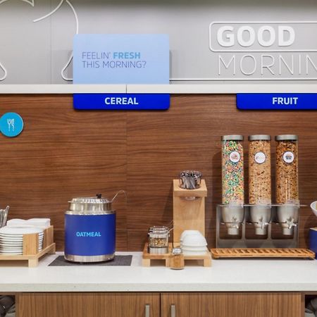 Holiday Inn Express Windsor Waterfront By Ihg Extérieur photo