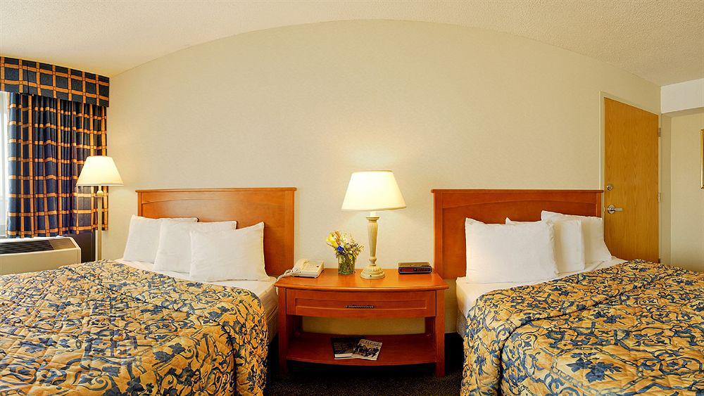 Holiday Inn Express Windsor Waterfront By Ihg Extérieur photo
