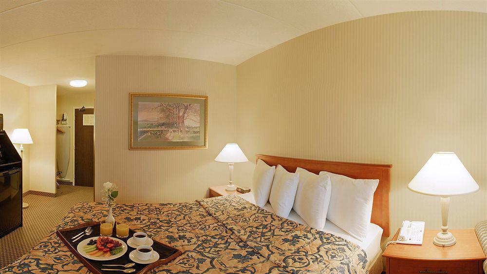 Holiday Inn Express Windsor Waterfront By Ihg Extérieur photo
